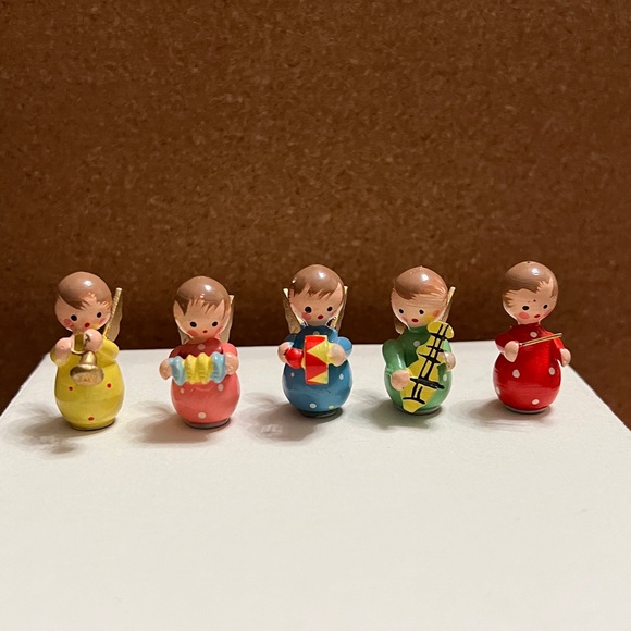 Miniature Musical Angel & Nativity Sets - Picture 4 of 12